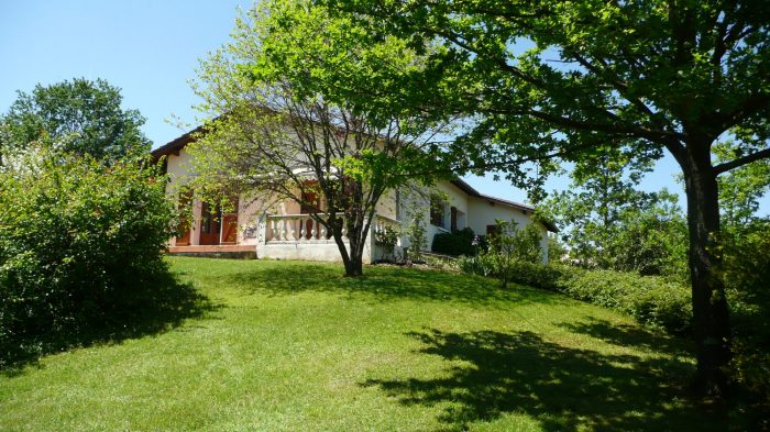 Maisons et Manoirs on Global viewr.com