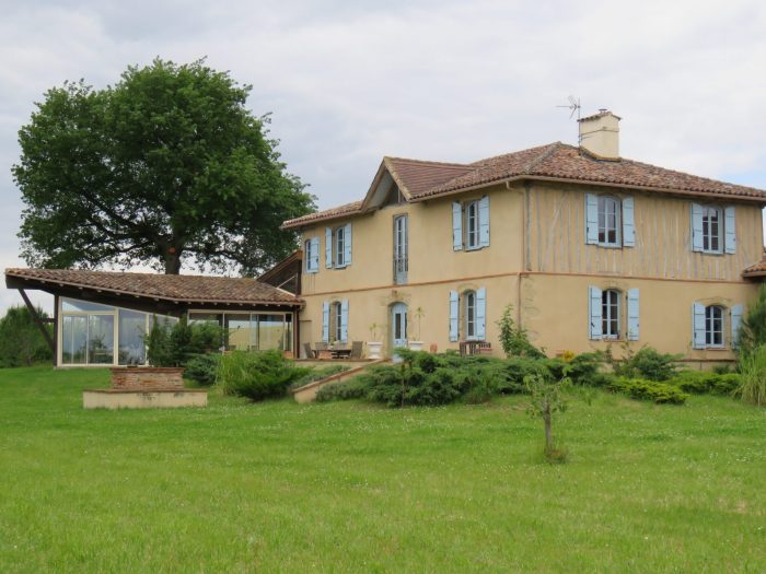 Maisons et Manoirs on Global viewr.com